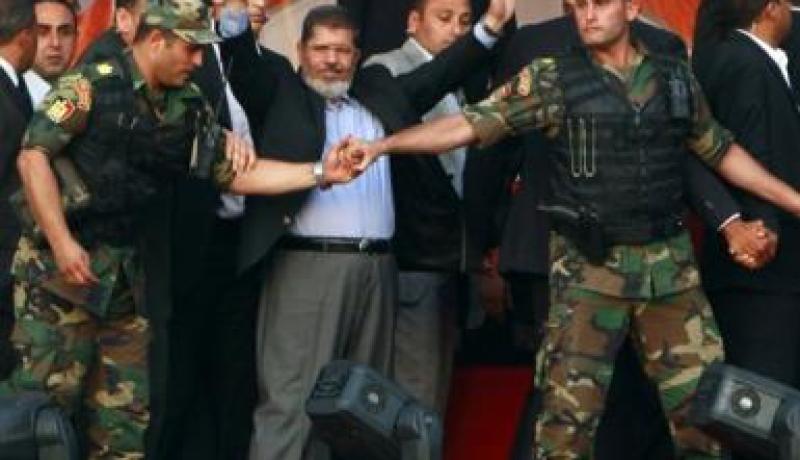 محمد مرسي : القوات المسلحة المصرية قدمت نموذجا فريدا من الوطنية واحترام إرادة الشعب