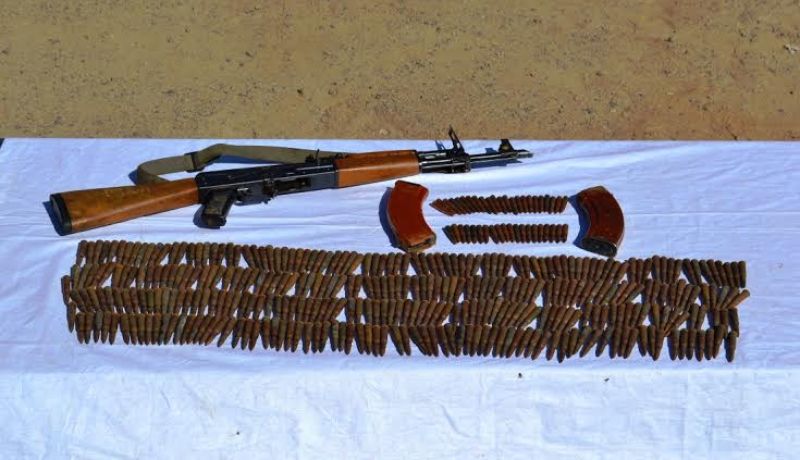 توقيف 14 مهربا بالجنوب الجزائري واسترجاع مسدس رشاش