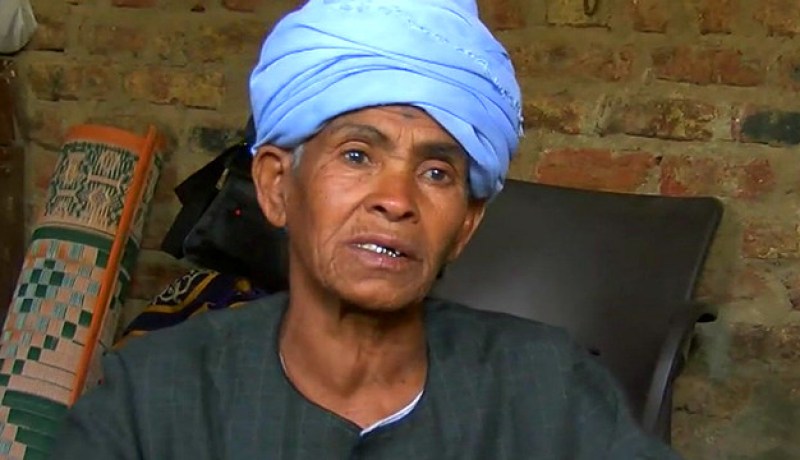 بالفيديو امرأة مصرية تتنكر في زي رجل لأكثر من 40 عاما