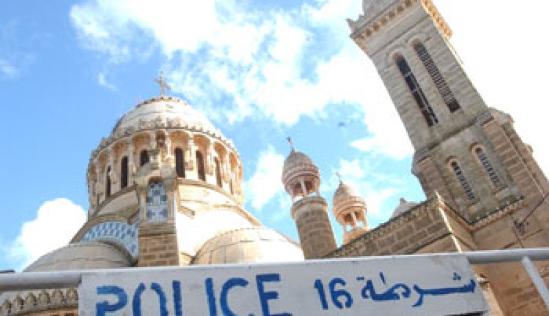 المسيحيون في الجزائر يحتفلون بعيدهم تحت حراسة مشددة