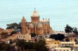 قرن ونصف من التعبد في الداخل وتأمل في جمال الطبيعة من الخارج