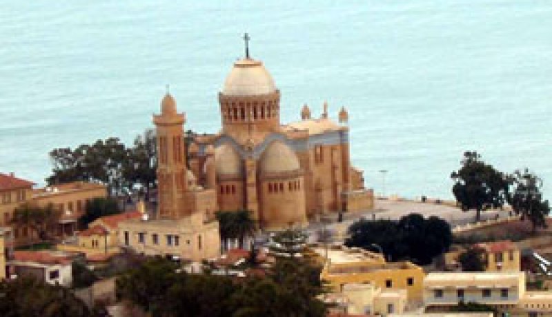قرن ونصف من التعبد في الداخل وتأمل في جمال الطبيعة من الخارج