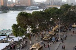 الصحف الفرنسية تعتبر ان الجيش المصري الورقة الاخيرة بيد مبارك