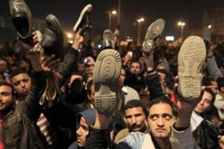 المئات يتظاهرون في عمان مطالبين برحيل حسني مبارك