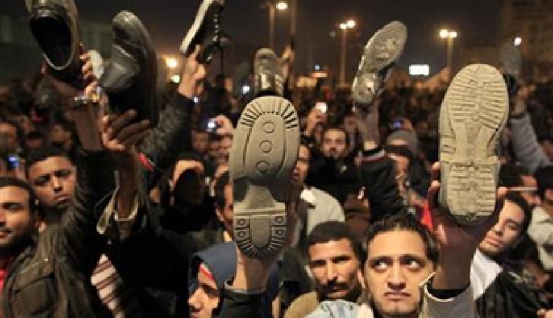 المئات يتظاهرون في عمان مطالبين برحيل حسني مبارك