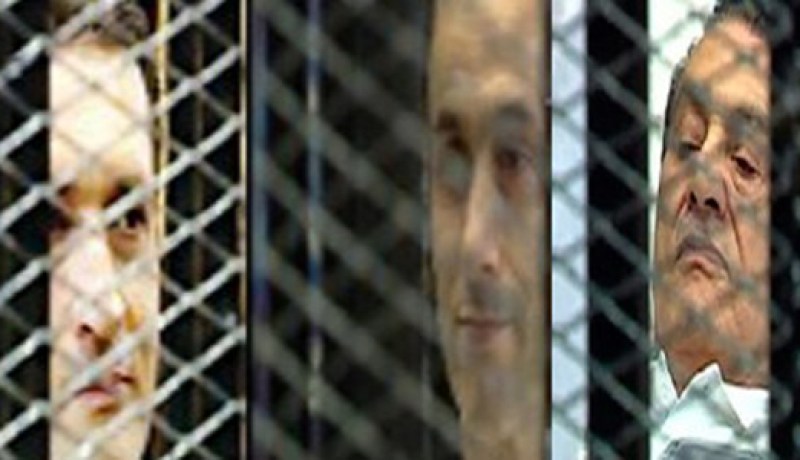 استئناف محاكمة حسني مبارك ونجليه ووزير داخليته بالقاهرة