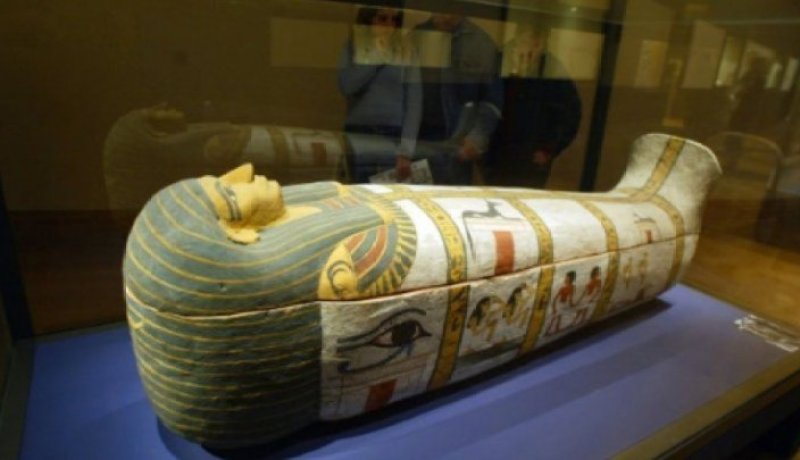 العثور على مومياء لشخصية فرعونية “ذات مكانة” بمصر