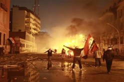 محتجون يحاصرون وزارة الداخلية ومقتل اثنين بالسويس في مصر