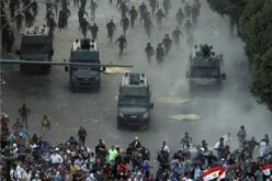 وفاة صحافي مصري متأثرا بجروح اصيب بها في الاشتباكات بين انصار الرئيس ومعارضيه