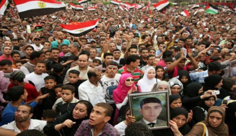 تظاهرات حاشدة في مصر للمطالبة بتنفيذ الإصلاحات وانتقاد السلطة العسكرية