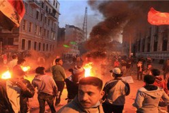 احتجاجات وسط القاهرة وتصاعد الضغوط للتعجيل بالانتخابات