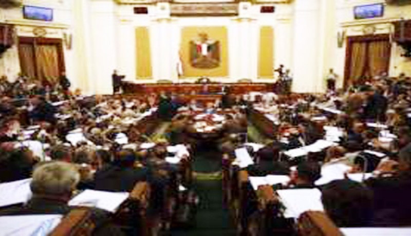 مجلس الشعب المصري يبدأ جلسة طارئة بعد مقتل 74 مشجعا كرويا