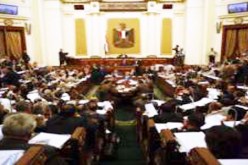 مجلس الشعب المصري يبدأ جلسة طارئة بعد مقتل 74 مشجعا كرويا