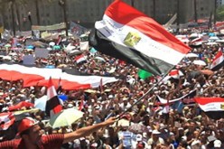 الشرطة المصرية تخلي ميدان التحرير من المتظاهرين