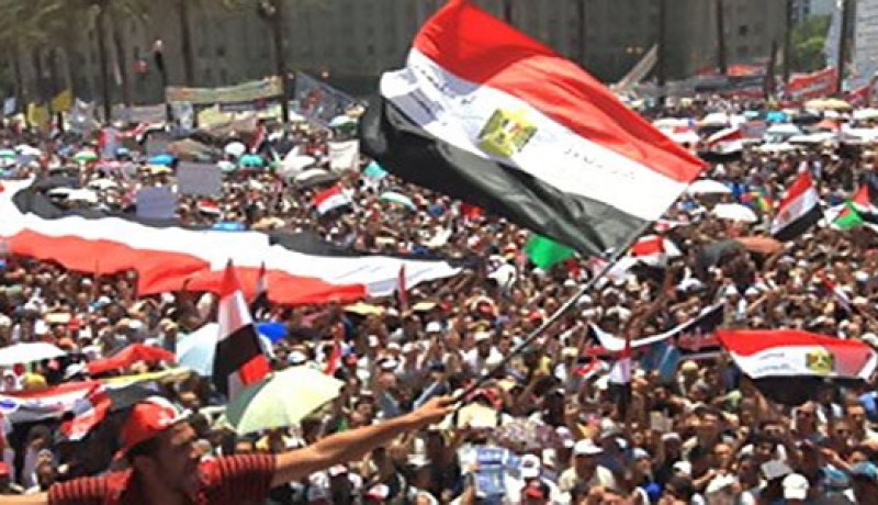 الشرطة المصرية تخلي ميدان التحرير من المتظاهرين