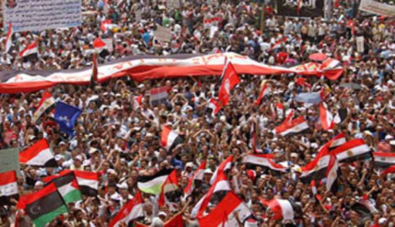 متظاهرو التحرير يشكلون مجلس رئاسة الثورة برئاسة أبو حامد و الجندي