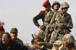 الجيش المصري يتوعد بالانتقام لمقتل 16 من حرس الحدود في سيناء