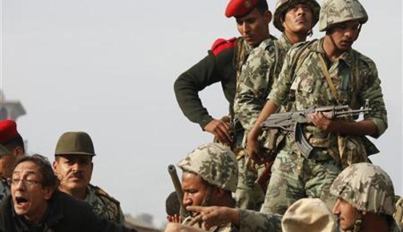 الجيش المصري يتوعد بالانتقام لمقتل 16 من حرس الحدود في سيناء