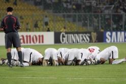 كبير المفتين في دبي : سجود الملاعب باطل شرعا