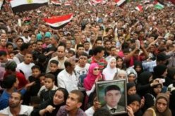 الاف المتظاهرين في ميدان التحرير في القاهرة تمهيدا لتظاهرة حاشدة