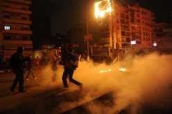 مصر: متظاهرون يلقون حجارة على قصر الرئاسة
