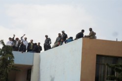 منكوبون‮ ‬يحاولون الإنتحار بشكل جماعي‮ ‬ويقطعون الطريق بالبيّض‮ ‬