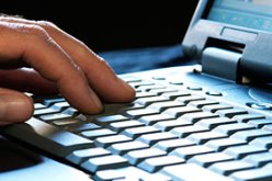 لجنة الانتخابات في الفلبين تتعهد بالإبقاء على الاقتراع الالكتروني