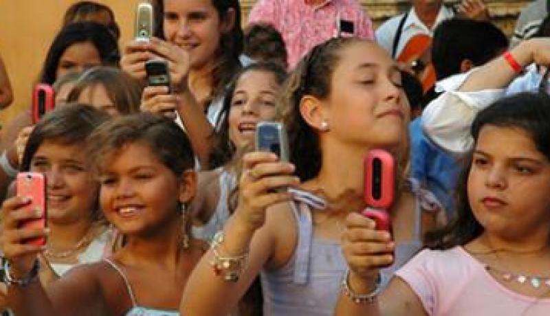 أكثر من 7 ملايين تلميذ يملكون هواتف نقالة