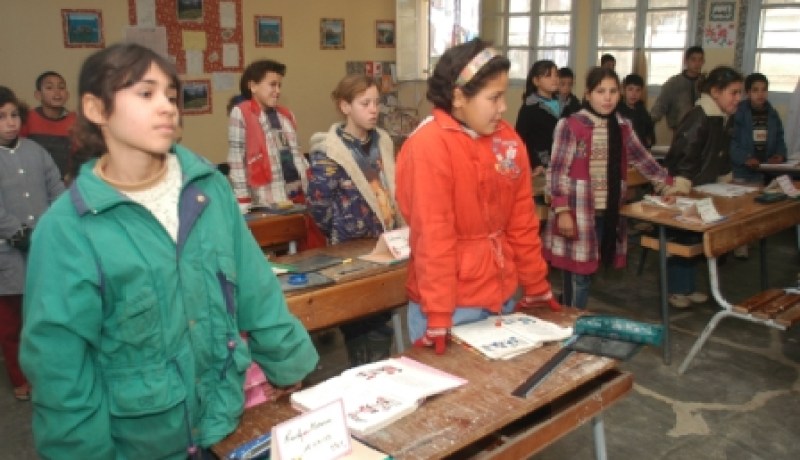 تلاميذ الابتدائيات بوهران يتمدرسون على وقع الاكتظاظ وانعدام التدفئة