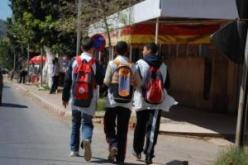 تلاميذ مشردون في الشوارع.. وآخرون يتحولون إلى بائعين للأقمصــــــــة والأعــــــــلام الوطنيــــــة