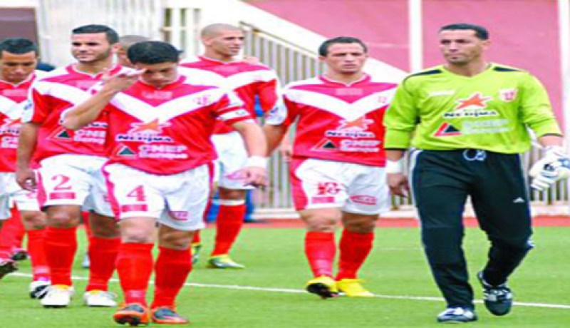 الوداد يزيح الشباب من الريادة وأنصار لعقيبة يرشقون الملعب بالحجارة والقارورات