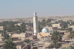 سكان قرية “الغنامي يلجأون إلى المصحات التونسية للعلاج وأكبر حلمهم معرفة ما وراء الكثبان الرملية