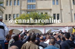 مستفيدون من أراضي الامتياز الفلاحي يغلقون مقر بلدية الدوسن في بسكرة