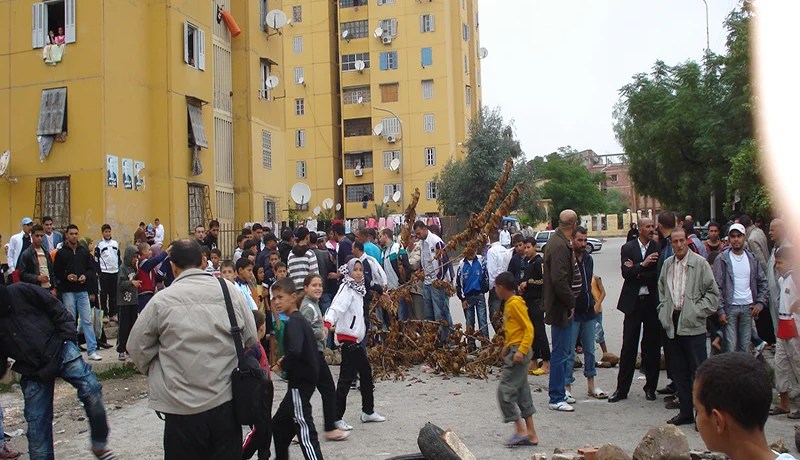 سـكان أحـياء مداخـل تازڤاغت يحتجّون عـلى تواصـل نهـب المساحات الخضـراء في خنشلـة