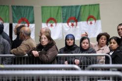 الجالية الجزائرية  بتونس يشرعون في أداء واجبهم الانتخابي