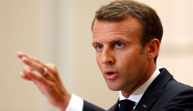 تصريحات مفاجئة لماكرون عن الإسلام: “ديانة تعيش أزمة وسنحارب المتطرفين”