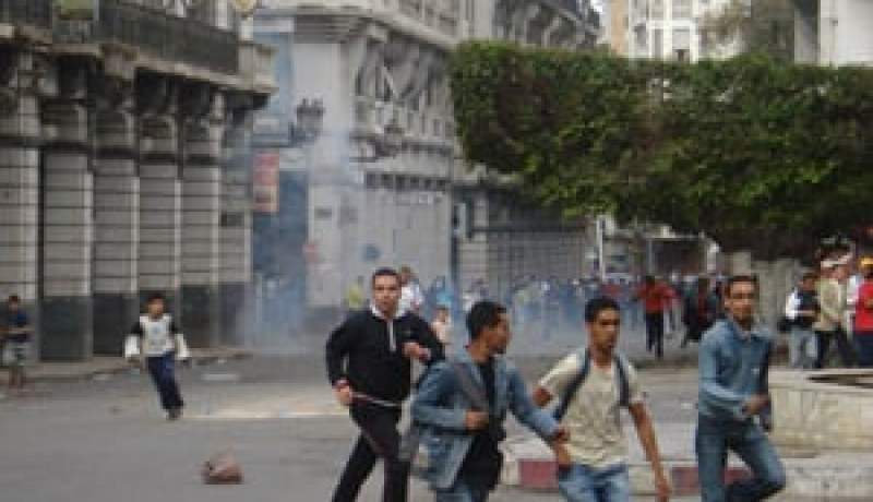 مولودية وهران تسقط إلى القسم الثاني لأول مرة منذ سنة 1965 : إمبراطورية الحمراوة تتلاشى على يد الجوارح في ثلاث دقائق وأنصار الشلف حولوا الميدان إلى مرتع للحجارة ولاعبوا المولودية اعتدوا على الحكم