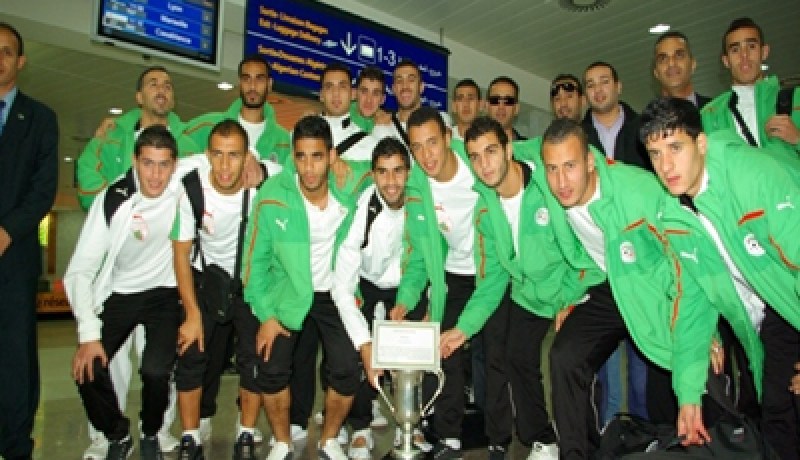 المنتخب الأولمبي يعود إلى أرض الوطن بعد تتويجه بكأس ''لوناف'' 