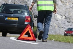 عصابات تستغل قانون المرور الجديد للمتاجرة بالصدريات العاكسة للضوء ومثلثات الطوارئ