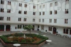 المدرسة الوطنية للإدارة تقاضي مقاولا وتتهمه بتحطيم جدار مساحته 30 مترا