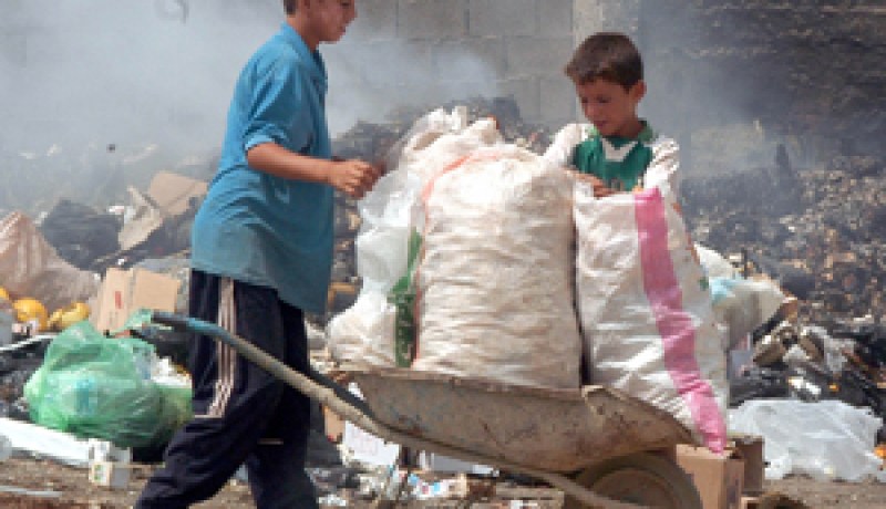 الآحلام مؤجلة إلى إشعار آخر:البحث عن الماء، الحمالة والعمل من هنا تبدأ عطلة الأطفال بتيبازة