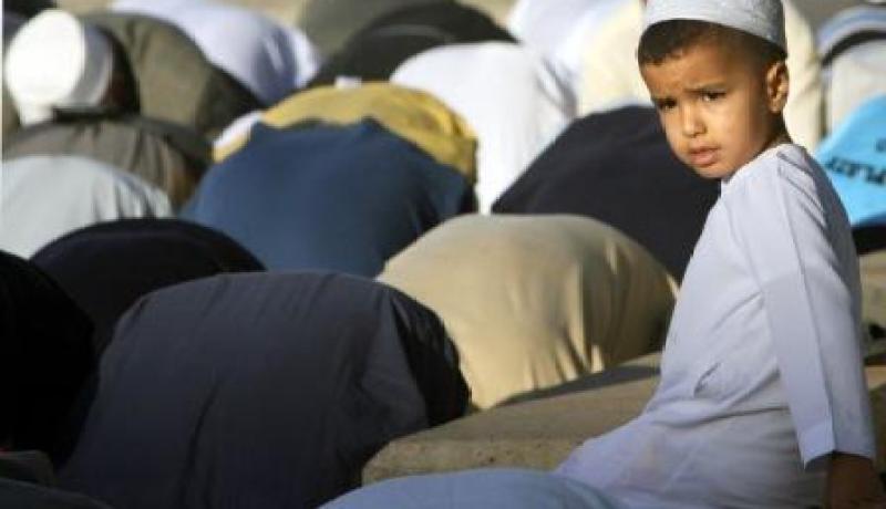هذا ما يفعله الصغار في المساجد…