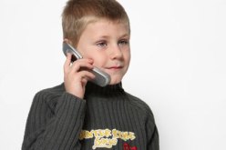 نصائح للأطفال باستخدام الرسائل النصية بدلا من التحدث عبر النقال بسبب إشعاعاته