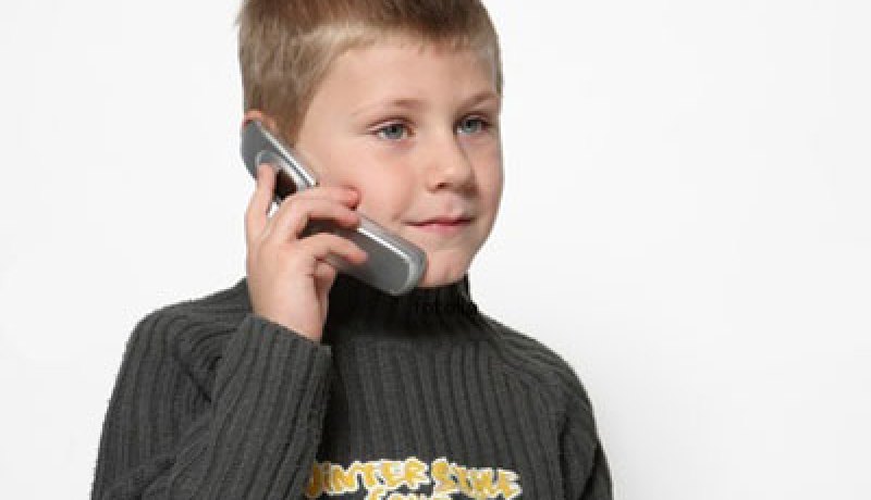 نصائح للأطفال باستخدام الرسائل النصية بدلا من التحدث عبر النقال بسبب إشعاعاته