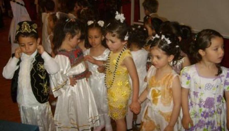 طرد سيدة مدعوة لأنها أحضرت ابنتها الصغيرة