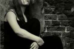 دفعت زوجي إلى دنيا الفساد بعدما تخليت عن مهام الزوجية