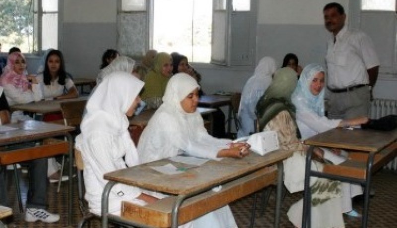 أستاذ يتعرض للسب والتشم والرشق بالحجارة من تلاميذه بقسنطنية