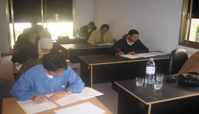 إسقاط اختبار مادتي الفرنسية والإنجليزية من المسابقات المهنية