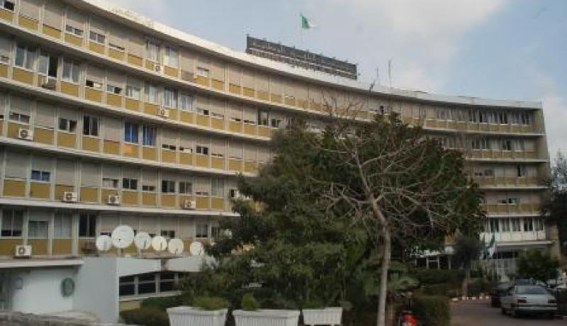 التلفزيون الجزائري يرفع من درجة الإستنفار بعد تأكد إصابة أولى حالة لأنفلونزا الخنازير بالقناة الأرضية