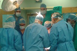 فريق طبي متهم بتعنيف مريضة أثناء تصفية كليتيها وإصابتها بالشلل في سكيكدة